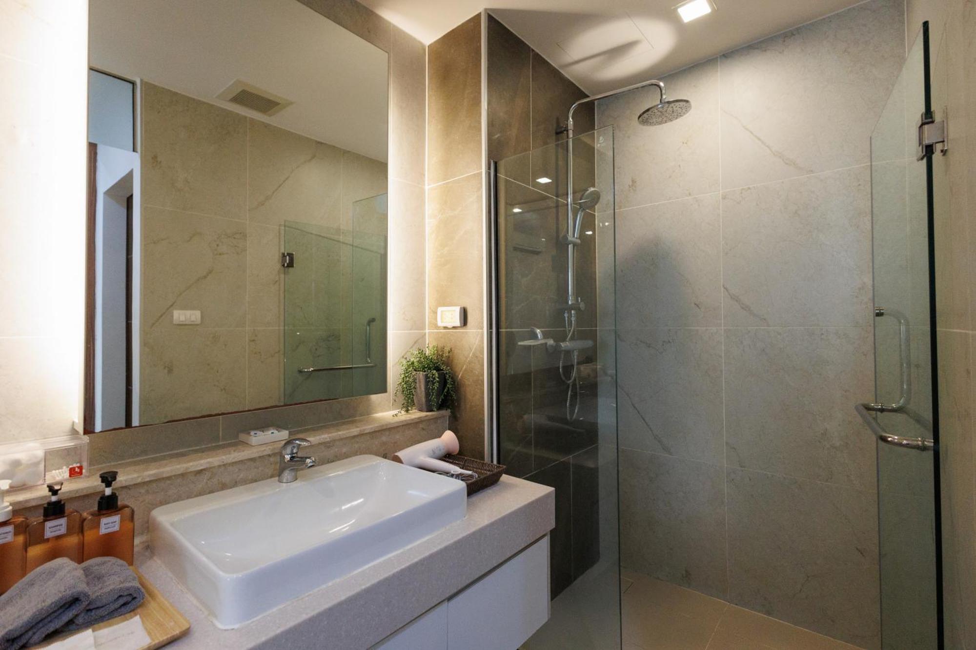 The Astra Condo City Center Чиангмай Экстерьер фото